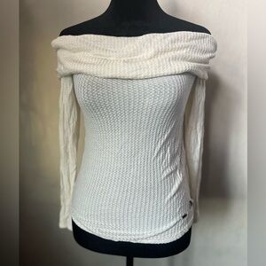 Hollister Cream Off Shoulder long sleeves top. NWT and Size Medium